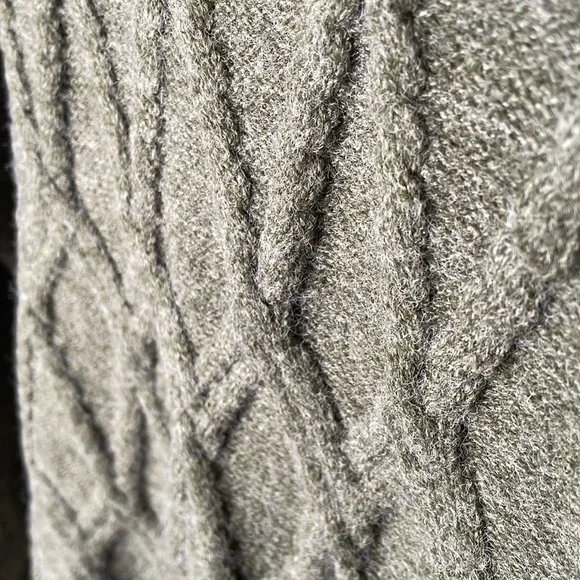 Belle by Belldini women’s crew neck high dimensional sweater in green and size L - Picture 8 of 8